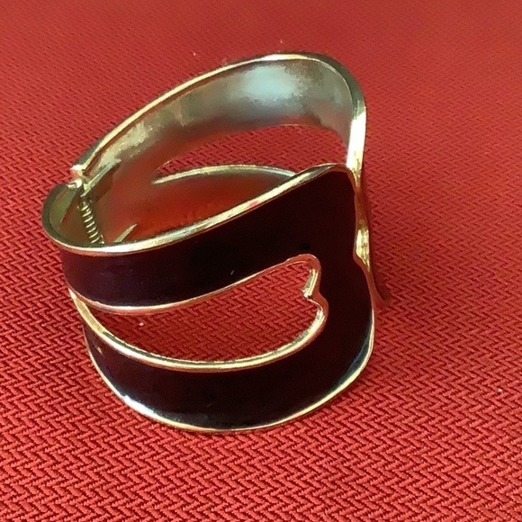 Black cuff bracelet with gold tone trim vintage - Picture 2 of 4